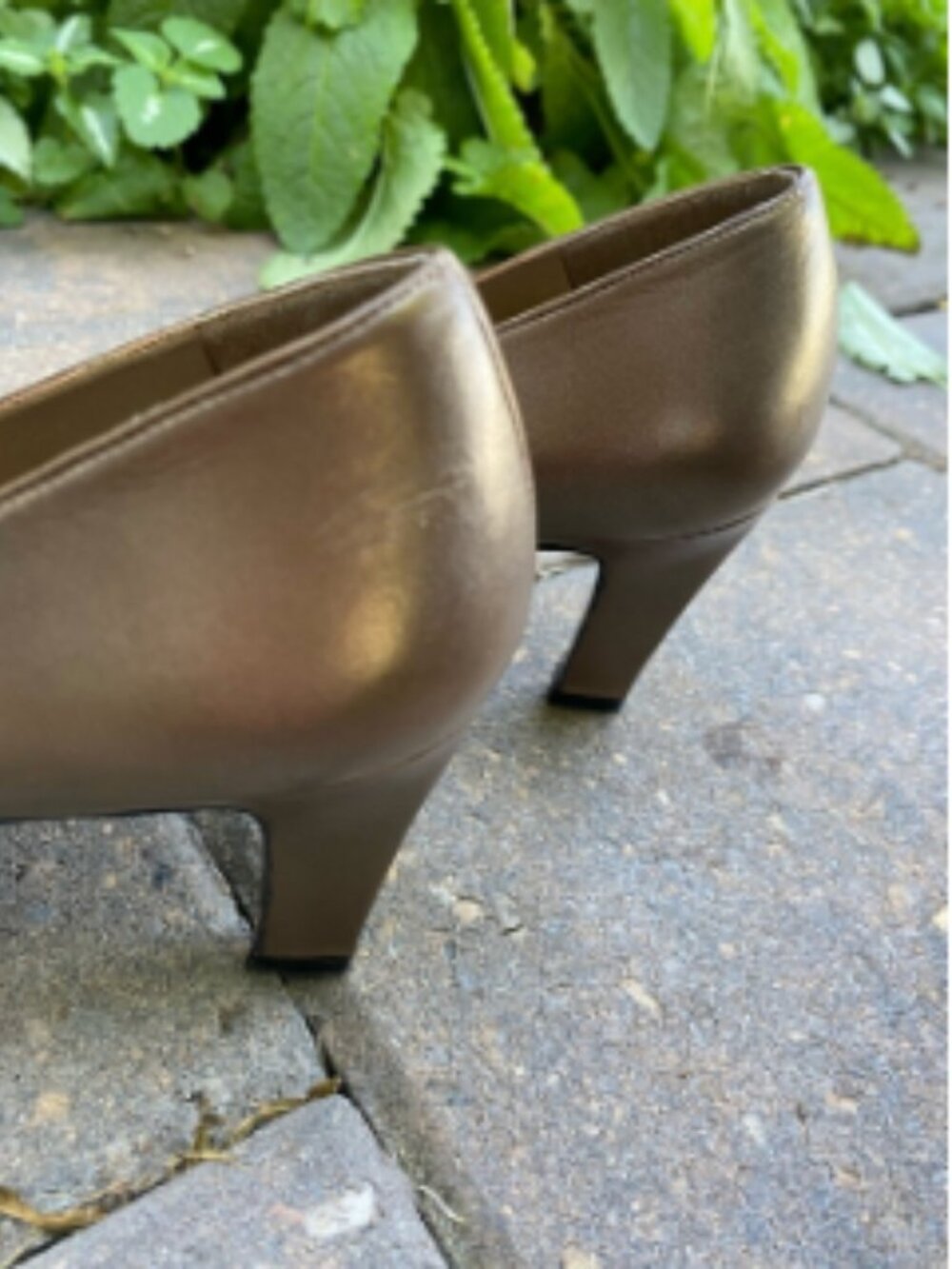 Stuart Weitzman Bronze Metallic Leather Pointed-Toe Pumps — Size 6 Summer Sale - Picture 5 of 9